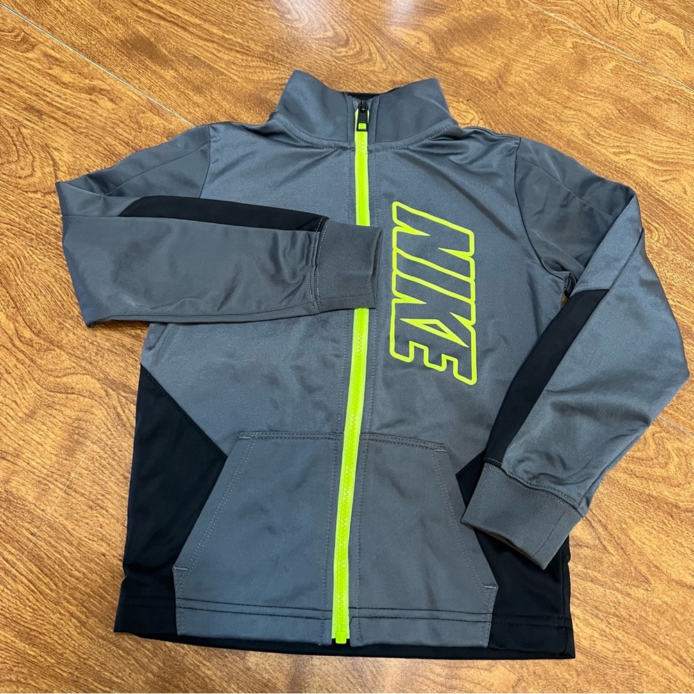 Nike Children Black Gray Zip closure activewear Boys Jacket kids size M (5/6)